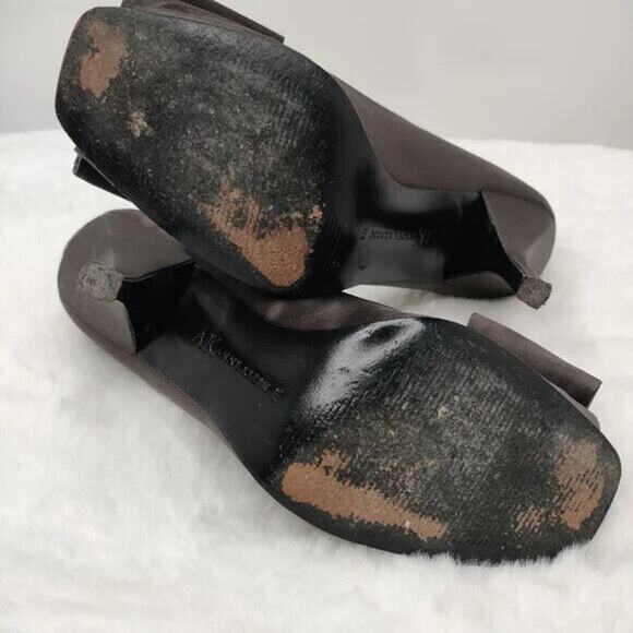 Gray Peep Toe w/ bow accent pump sz9 by Anne Klein - Picture 6 of 7